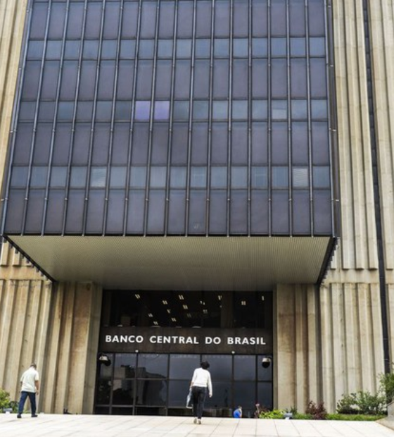 Reservas internacionais caem 7,1 por cento em 2024 após alta do dólar impulsionar leilões do Banco Central