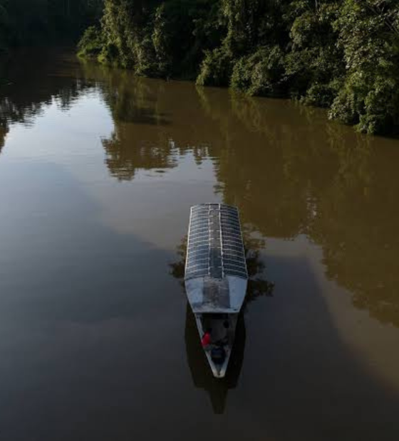 Indígenas criam barcos a energia solar e abandonam o diesel