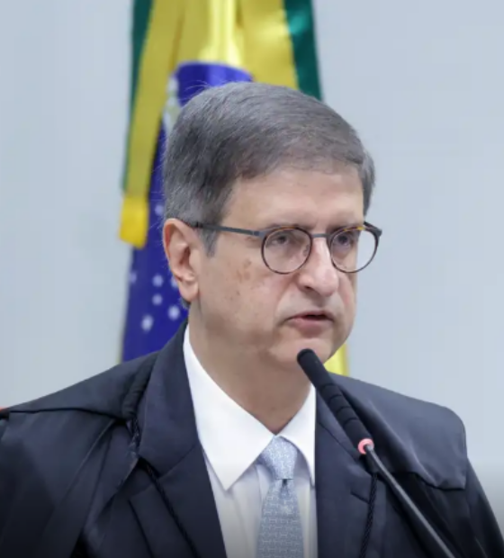 PGR pede anulação de investigação sobre conversas de Moraes e Vorcaro
