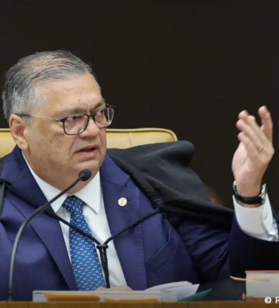 Flávio Dino pede vista de julgamento sobre Moraes e Mendonça
