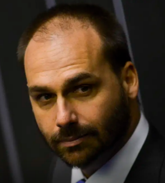 Ministério da Justiça demite Eduardo Bolsonaro por abandono de cargo