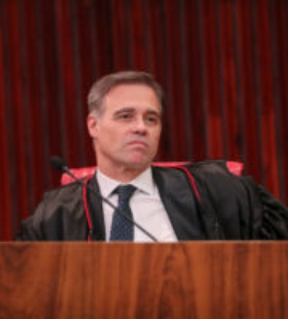 TSE proíbe posts que ligam Flávio Bolsonaro a plano de tirar título de padroeira de Nossa Senhora Aparecida