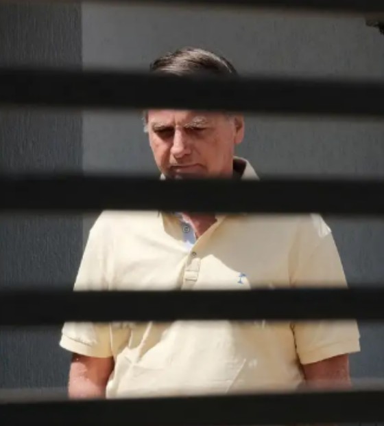 Defesa cita novos fatos e pede revisão da condenação de Bolsonaro
