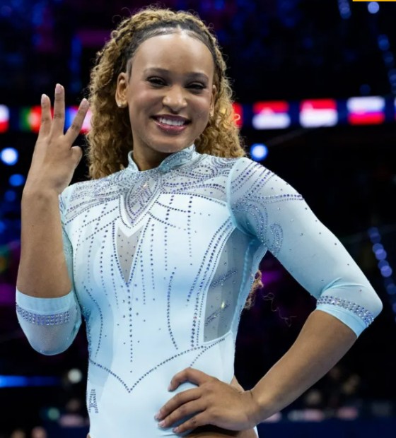Exemplo do Brasil que dá certo, Rebeca Andrade conquista o tri no Mundial de Ginástica